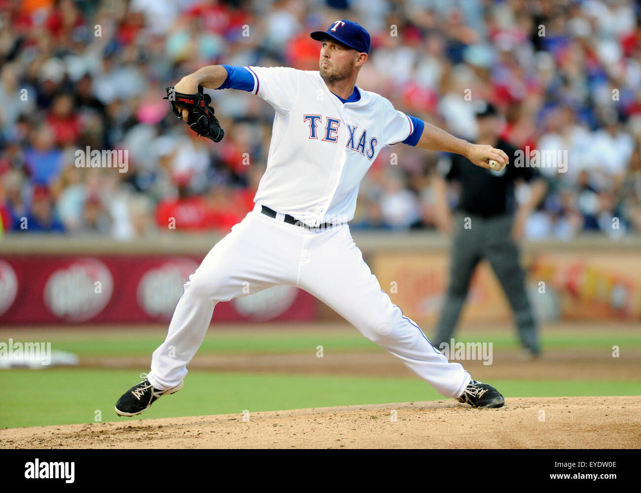 Arlington, Texas, USA. 27th July, 2015. Texas Rangers starting pitcher ...