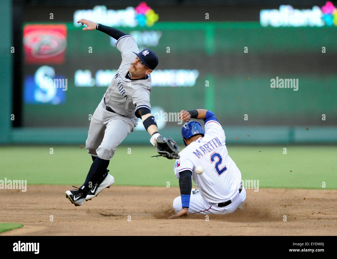 Arlington, Texas, USA. 27th July, 2015. Texas Rangers center fielder ...