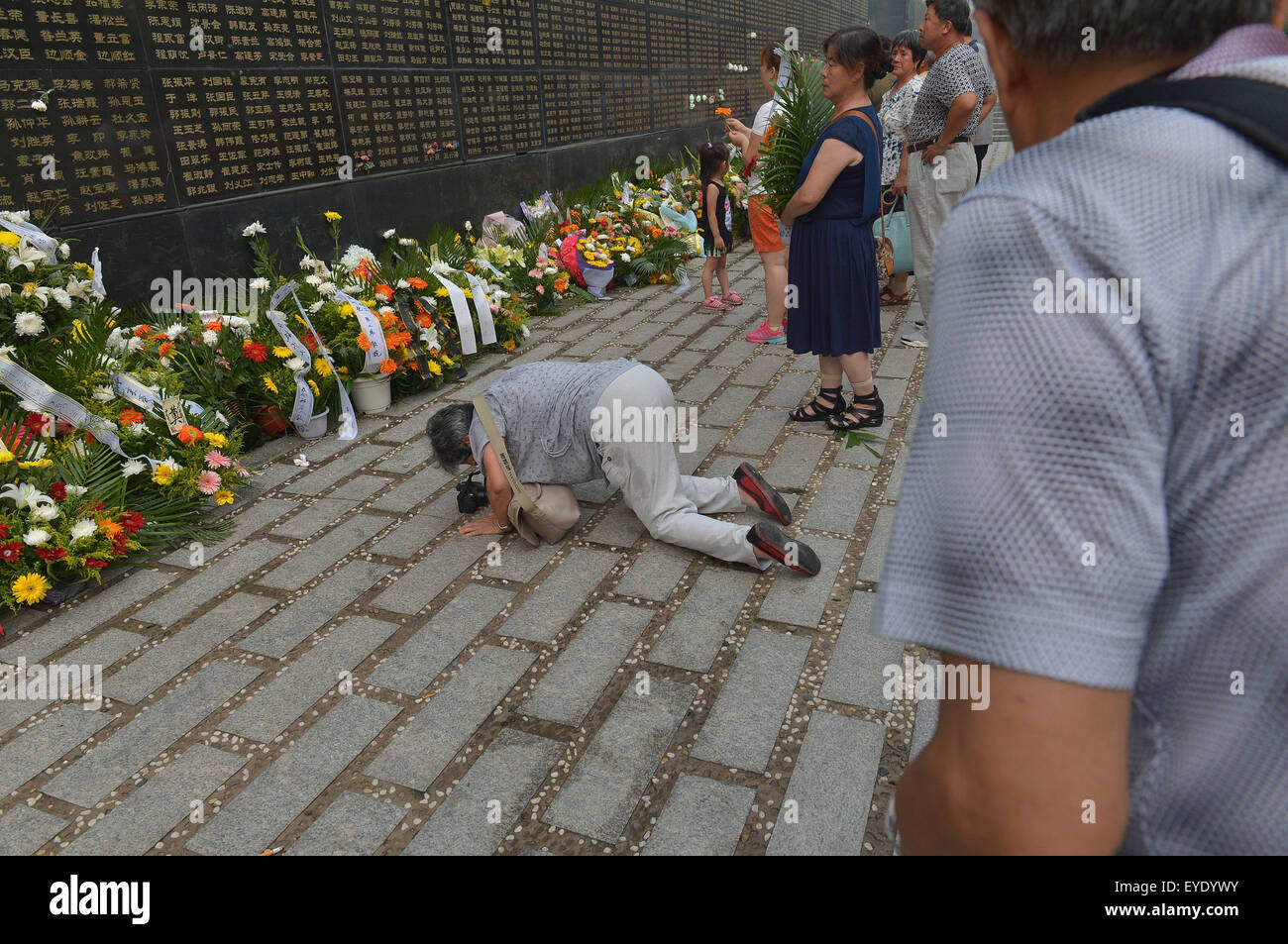 Tangshan, China's Hebei Province. 28th July, 2015. People mourn for relatives dead in the 1976 Tangshan earthquake in front of the memorial wall in Tangshan, north China's Hebei Province, July 28, 2015. Local residents came to the memorial park on Tuesday to commemorate the 39th anniversary of the Tangshan earthquake. Credit:  Zheng Yong/Xinhua/Alamy Live News Stock Photo