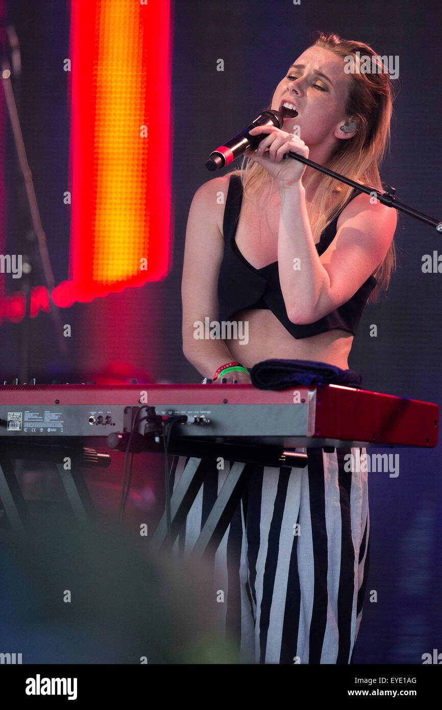 Oro Medonte, Ontario, Canada. 26th July 2015. Georgia Nott of Broods performs on Day 3 of the inaugural Wayhome Music and Arts Festival at Burl's Creek Event Grounds located North of Toronto. Credit:  EXImages/Alamy Live News Stock Photo