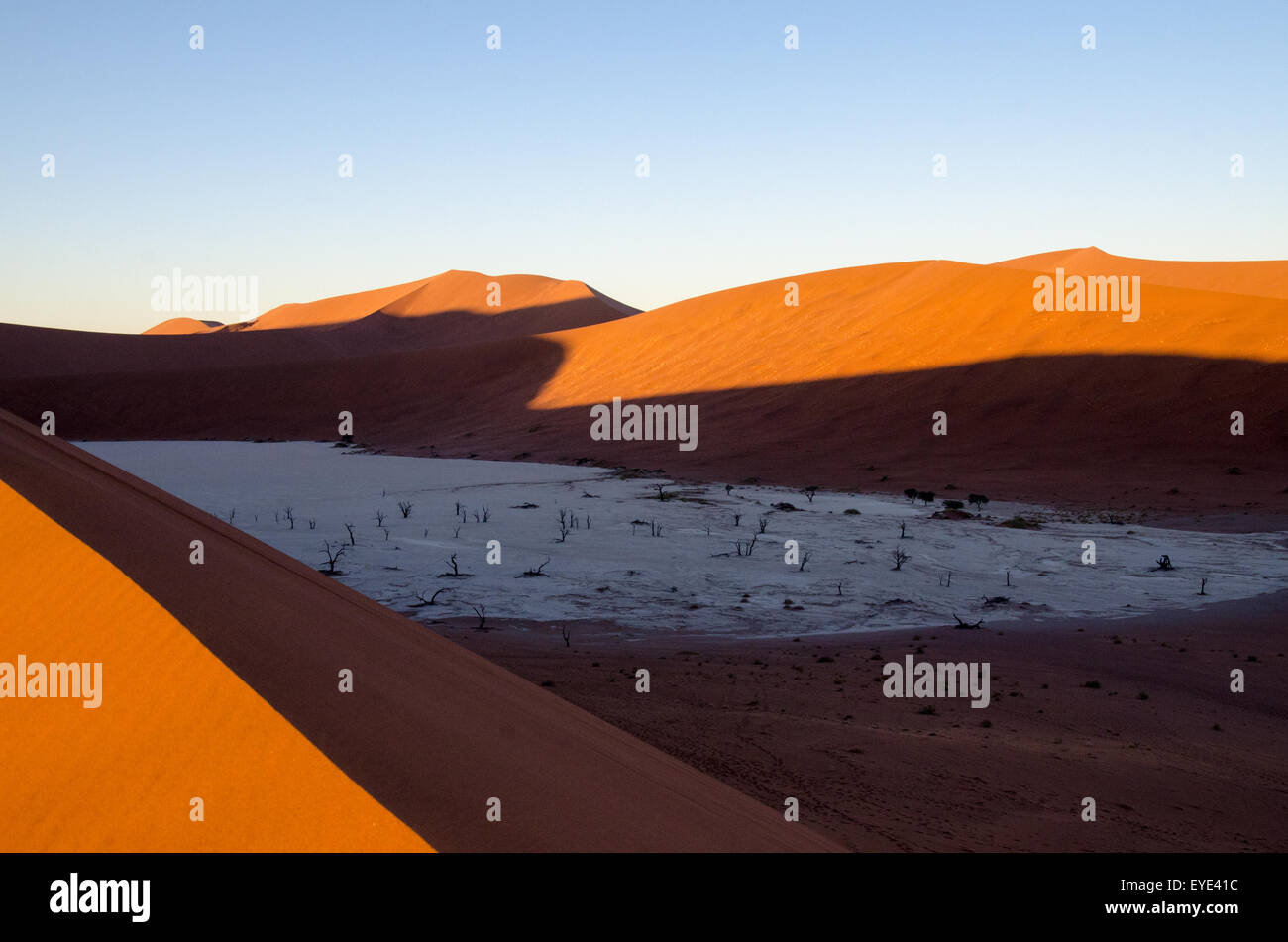 Dramatic Sand Dunes around Dead Vlei, Sossusvlei,  Namib-Naukluft Desert, Namibia Stock Photo