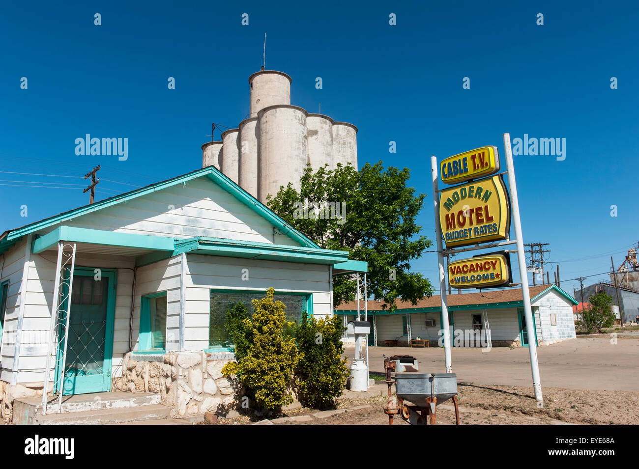 Old Motel Beside A Grain Elevator, Tulia, Texas Panhandle, Usa Stock