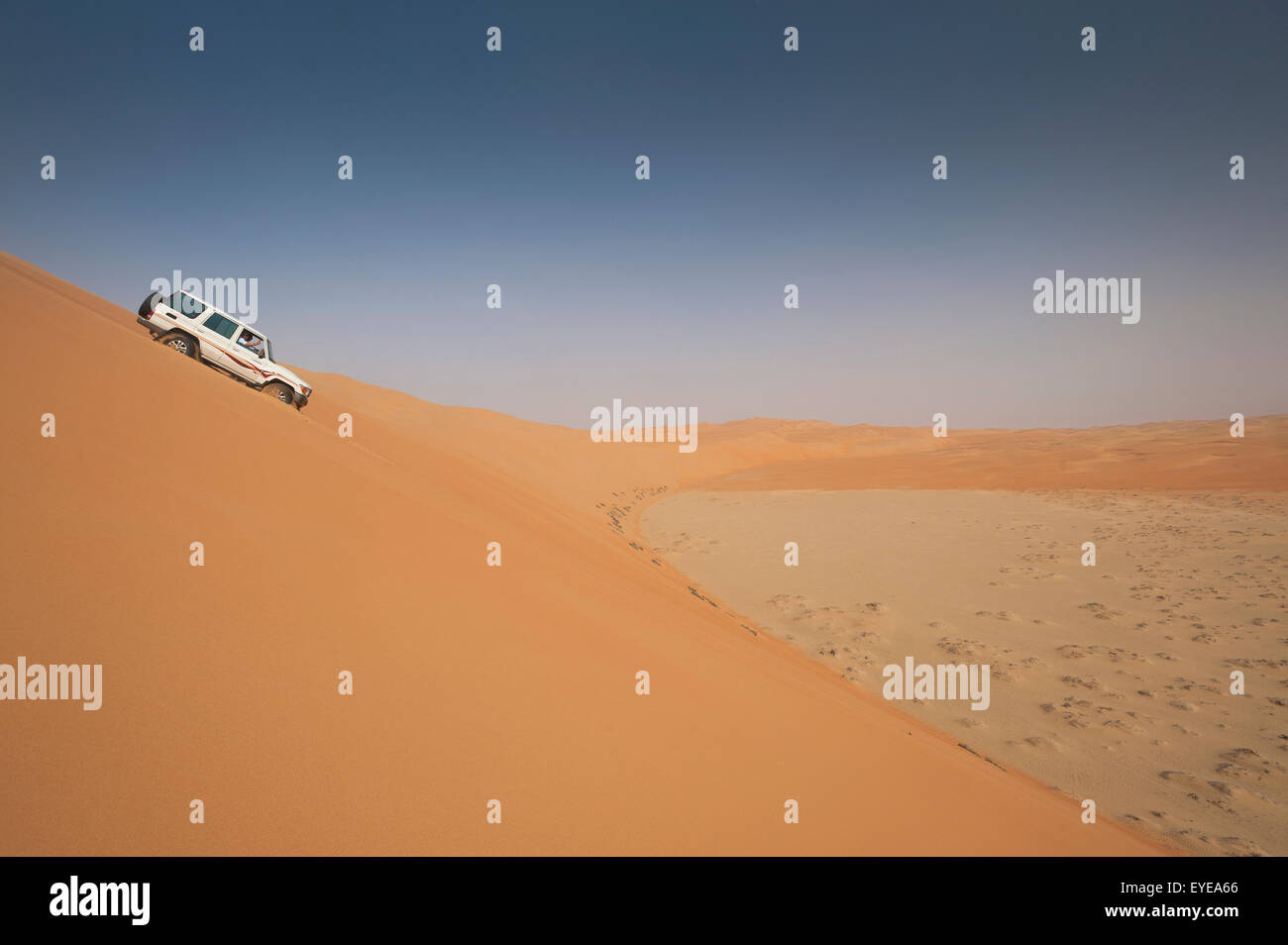 4 Wheel Drive Going Down Steep Sand Duneliwa, Abu Dhabi, Uae Stock Photo