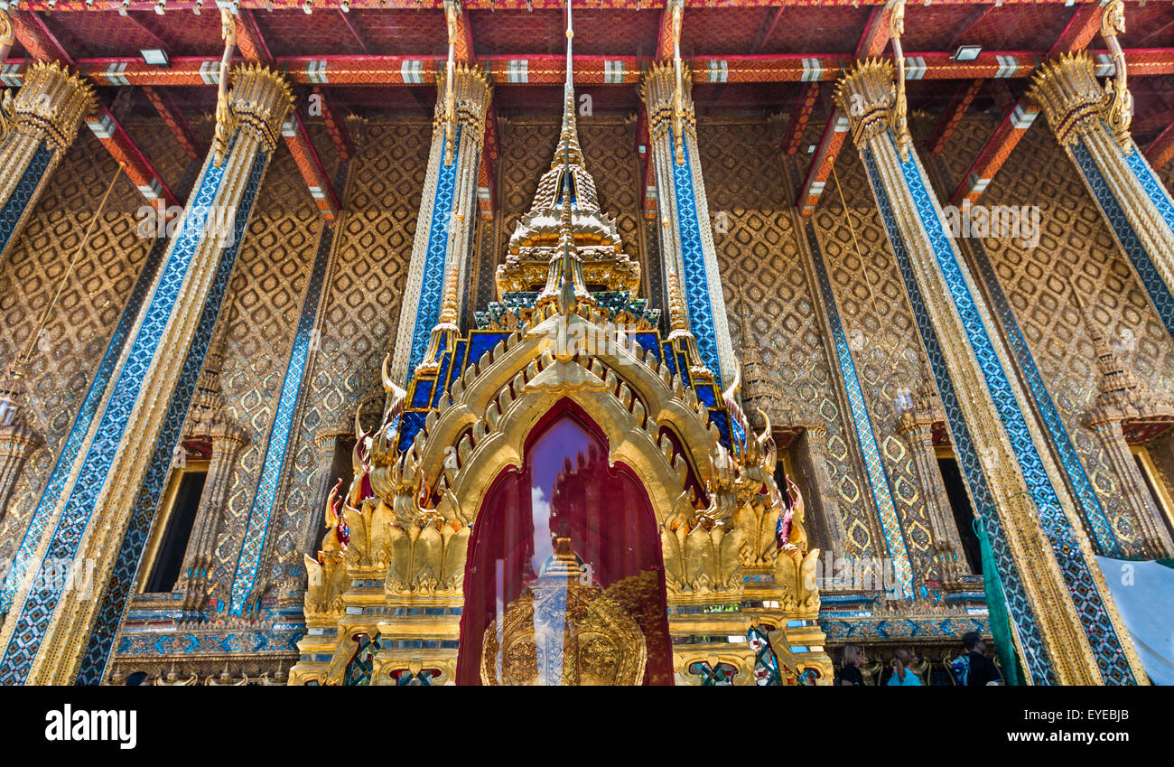 Bangkok kings palace ancient temple in thailand Stock Photo - Alamy