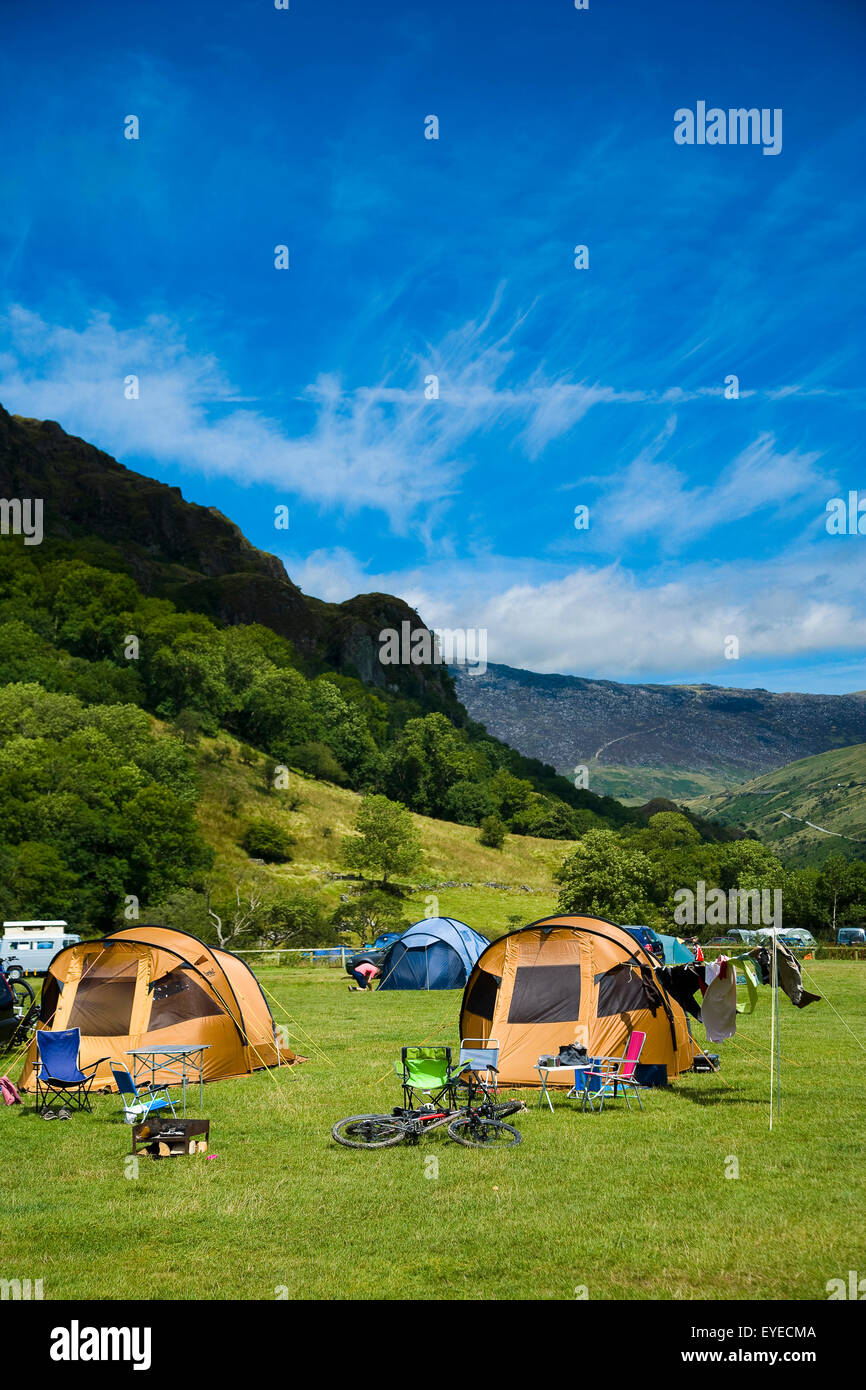 UK, Wales, North Wales, Snowdonia National Park, Tents at Llyn Gwynant