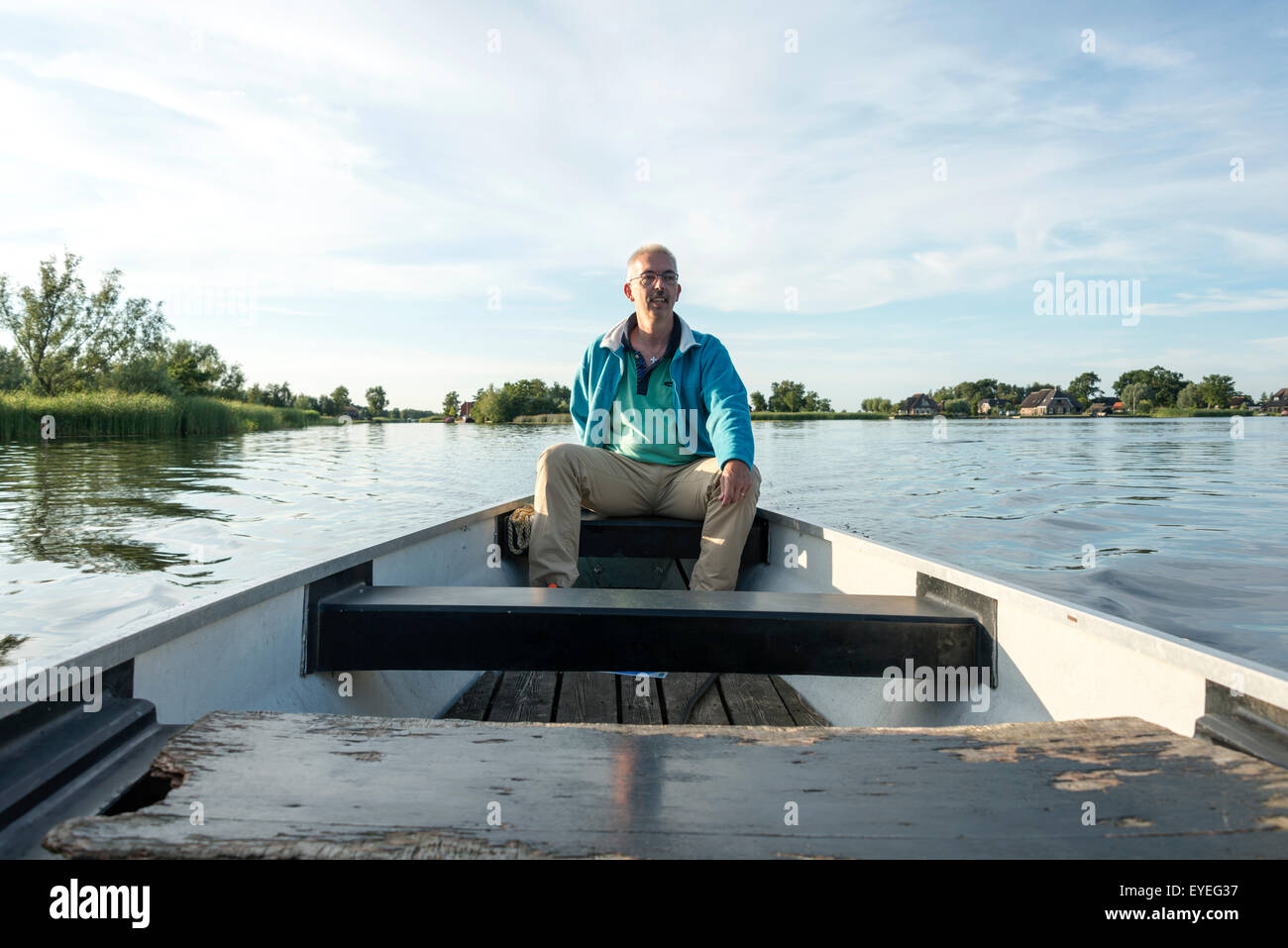 Man sailing boat hi-res stock photography and images - Alamy