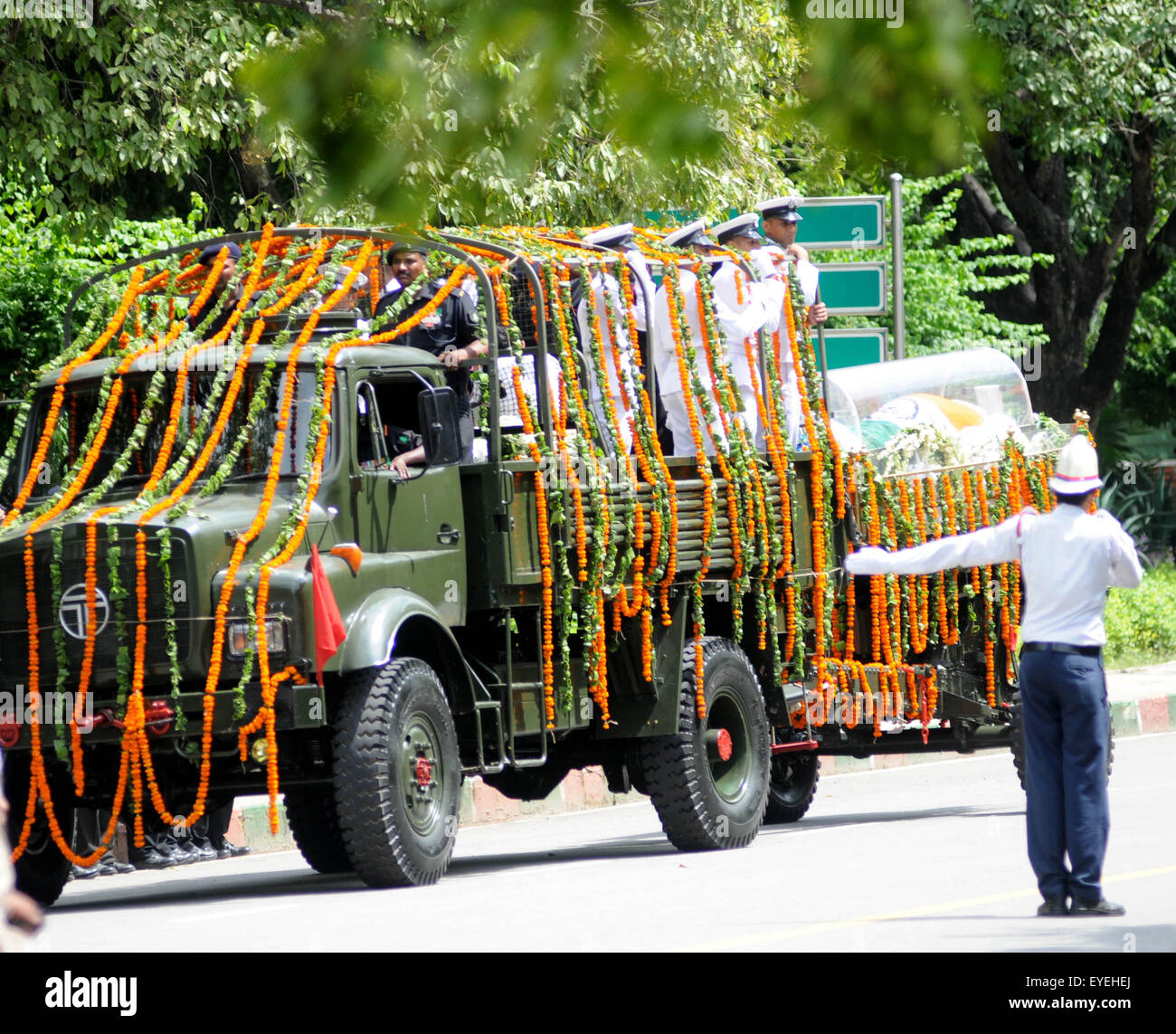 New Delhi, India. 28th July, 2015. The body of former Indian president A.P.J. Abdul Kalam is transported to reach his official house in New Delhi. Kalam was the state president in the year 2002-2007 and he died after suffering a cardiac arrest. © Wasim Sarvar/Pacific Press/Alamy Live News Stock Photo