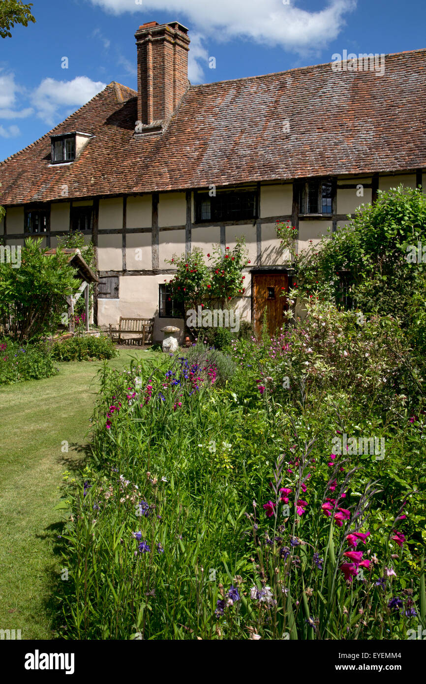 Old English Manor house with summer flower Boarder,Oxfordshire Stock Photo