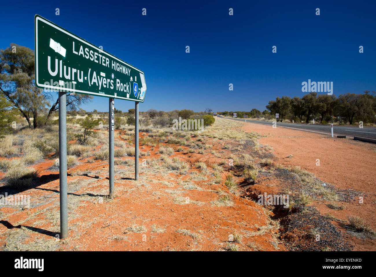 An iconic road sign directing towards Uluru on the Northern Territory