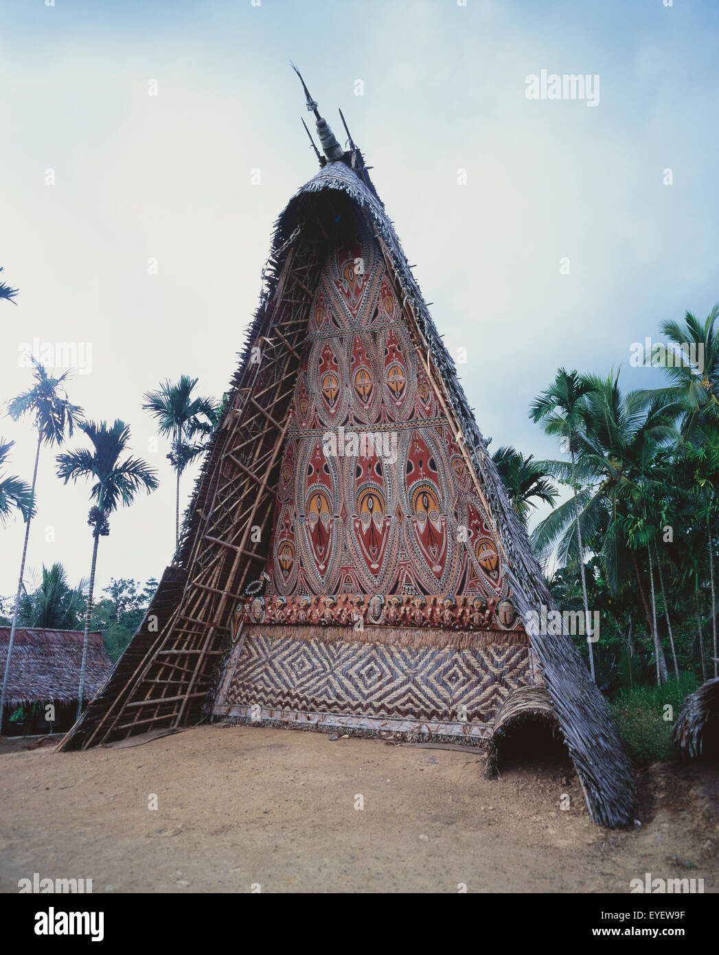 Papua New Guinea Tree House High Resolution Stock Photography and ...