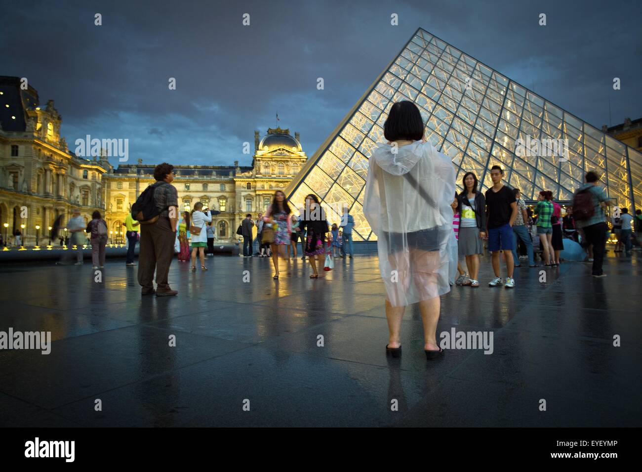 The masterwork of Ming Pei and the tourists during a rainy day in summer 2012. 03/08/2012 - Sylvain Leser Stock Photo