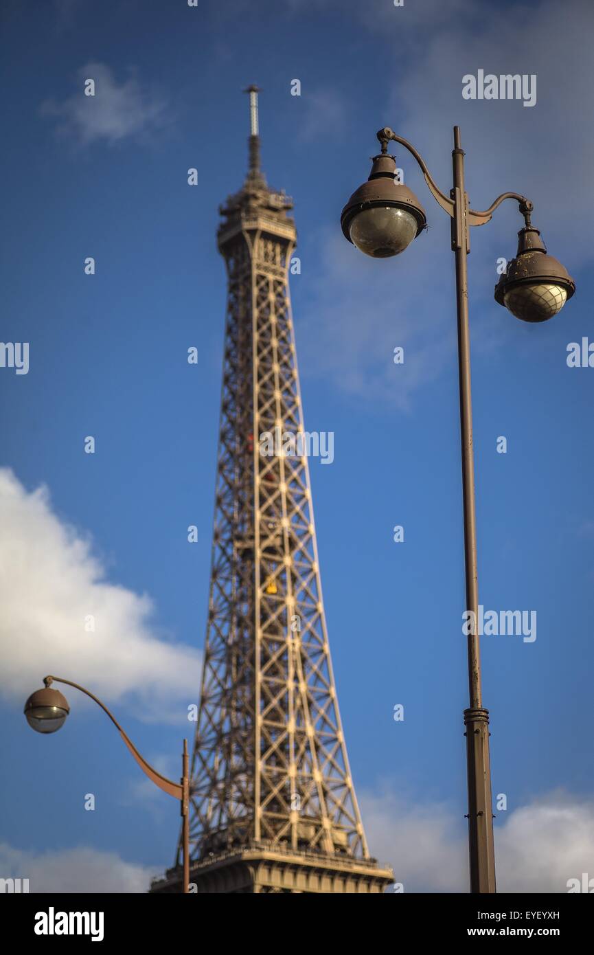 The Eiffel Tower, Paris in the fall. 25/11/2012 - Sylvain Leser Stock Photo