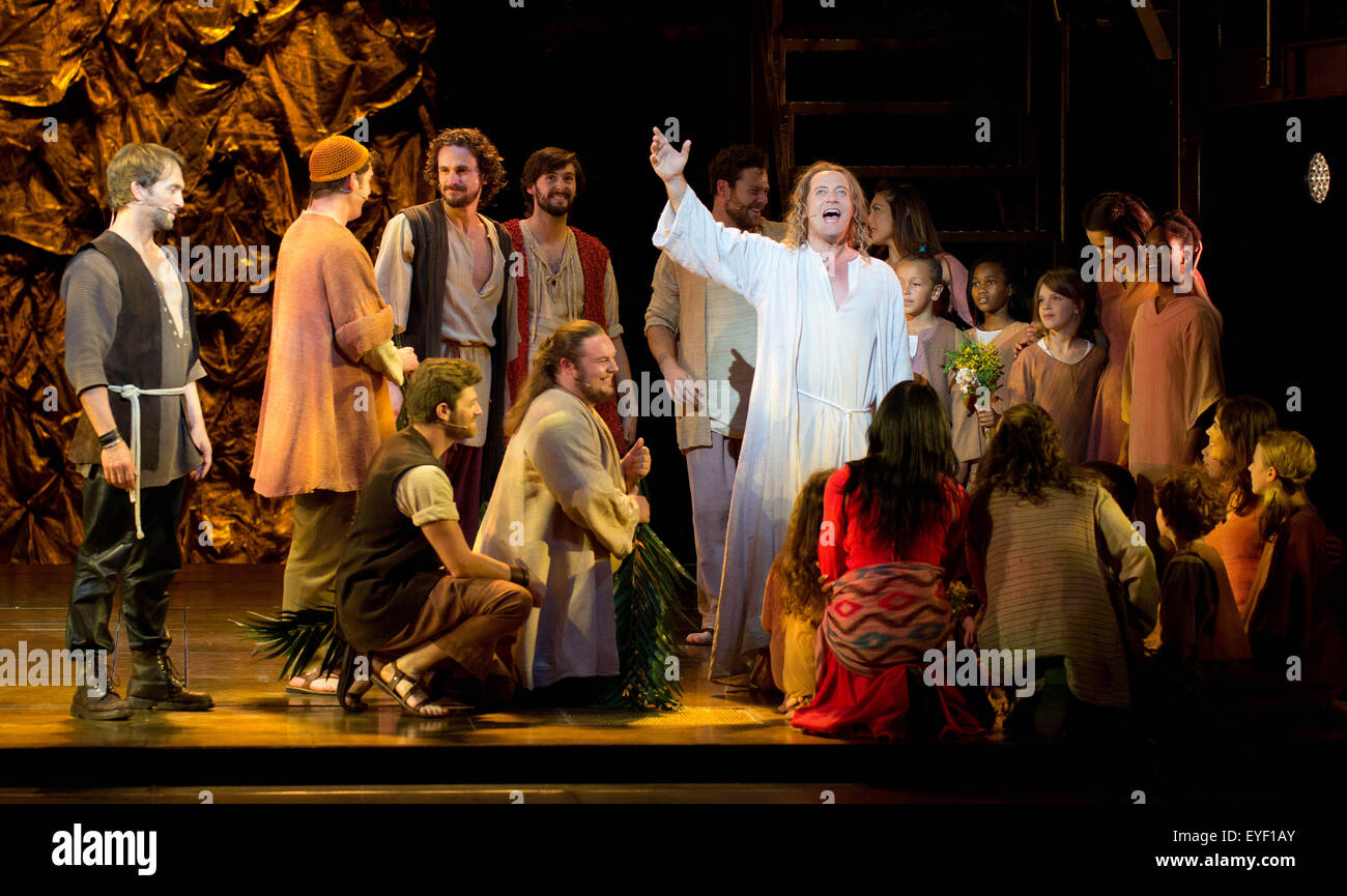 Какой сценой завершается опера. Иисус христос суперзвезда мюзикл. Какой сценой завершается опера. Рок мюзикл иисус христос суперзвезда. Иисус христос суперзвезда рок опера.