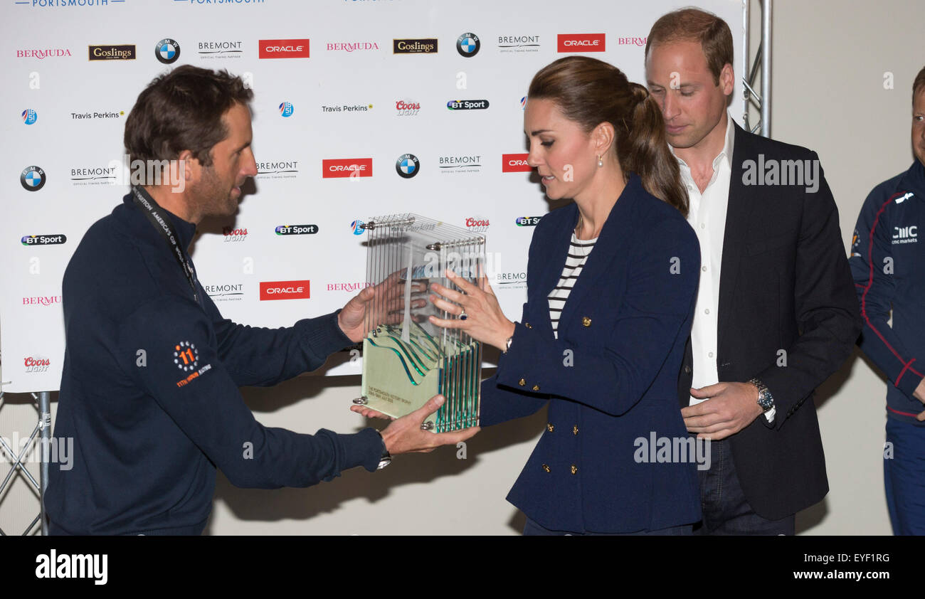 The Duke of Cambridge looks on as the Duchess of Cambridge presents the America's Cup World Series trophy to Sir Ben Stock Photo