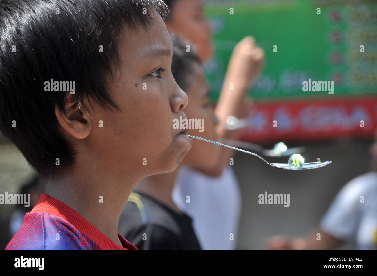 Marble race competition Stock Photo Alamy