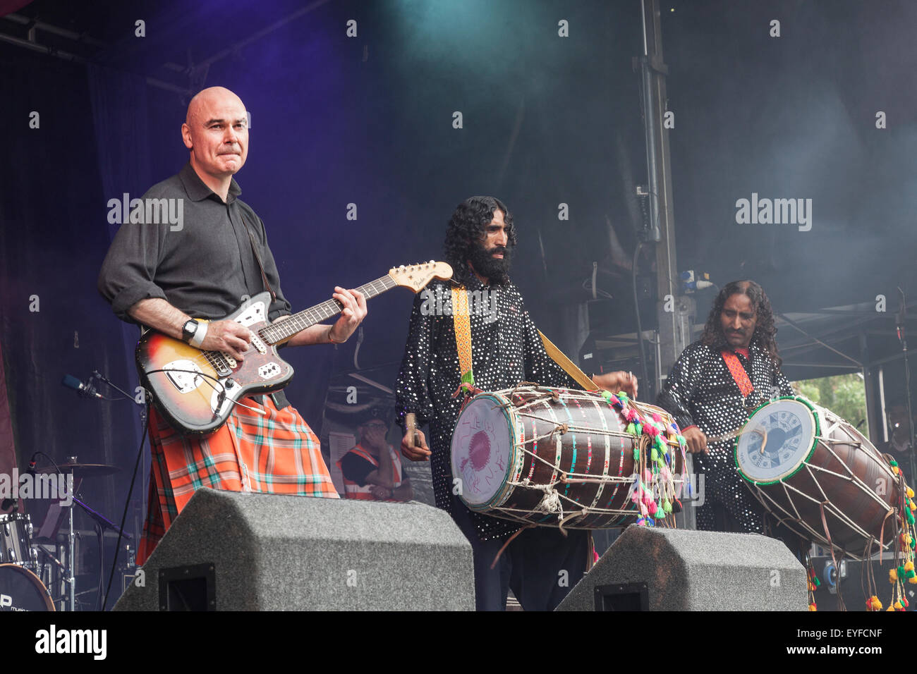 Mick Slaven, Scottish guitarist, with the Sain Tanveer Brothers, Punjabi dholis, at Glasgow Mela, Kelvingrove Park, 2015 Stock Photo