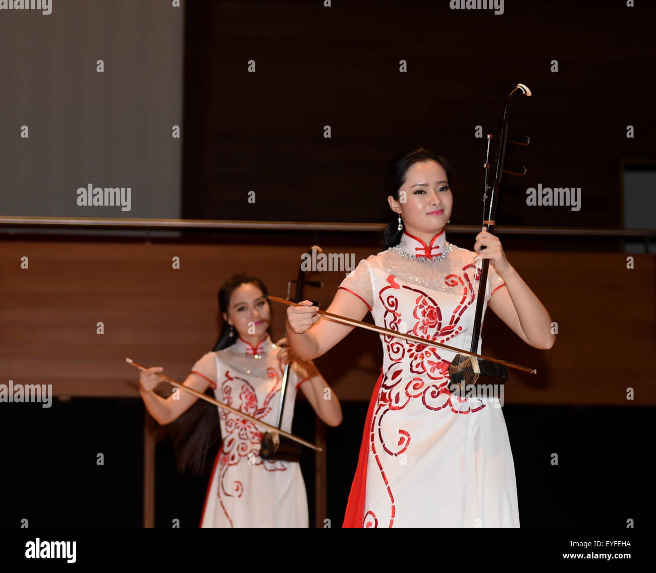 (150728) -- IZMIR, July 28, 2015(Xinhua) -- Actresses play erhu at the opening ceremony of Zhejiang Culture Festival in Izmir, Turkey, July 28, 2015. (Xinhua/He Canling) Stock Photo