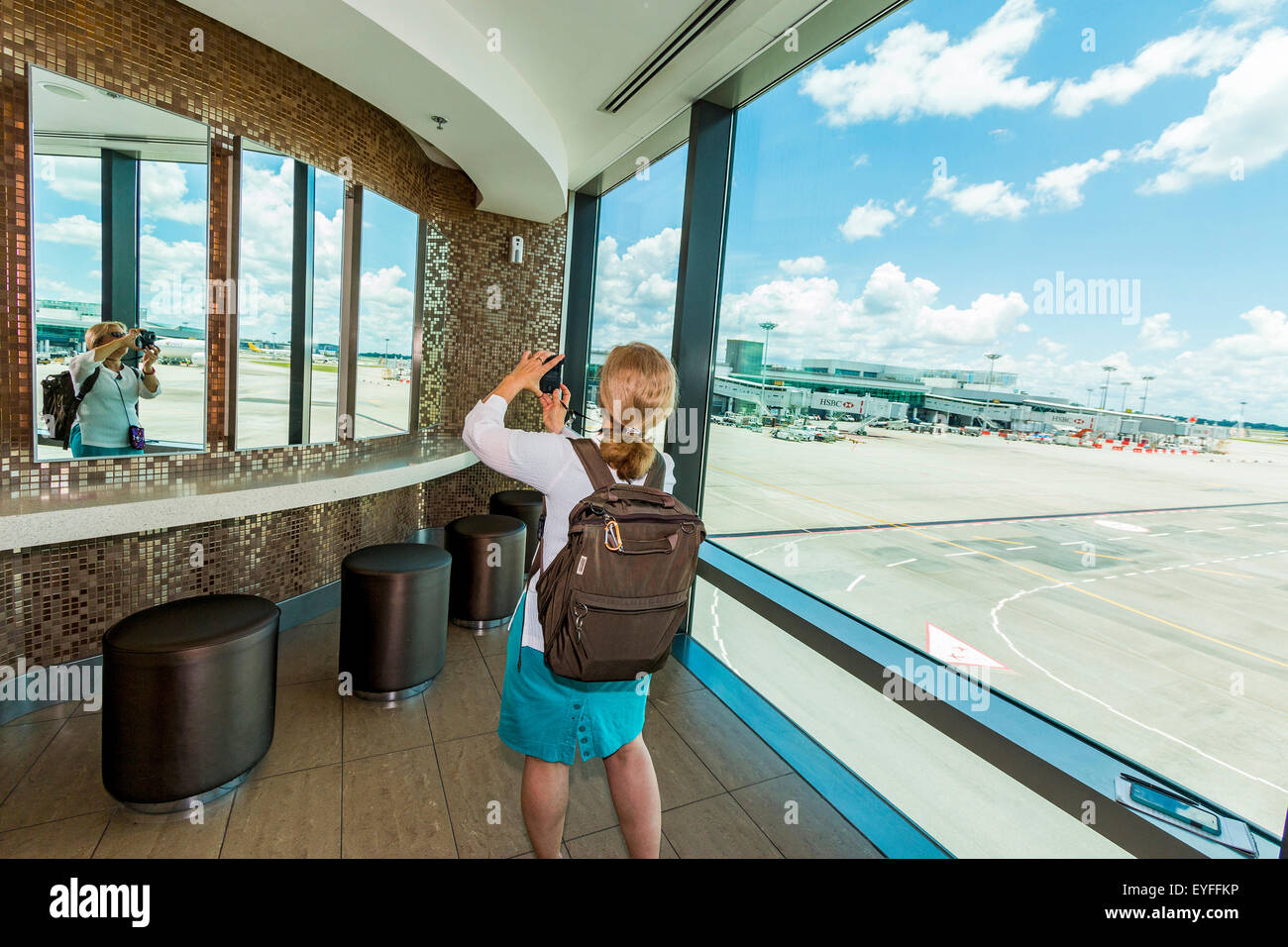 Airport washroom hi-res stock photography and images - Alamy