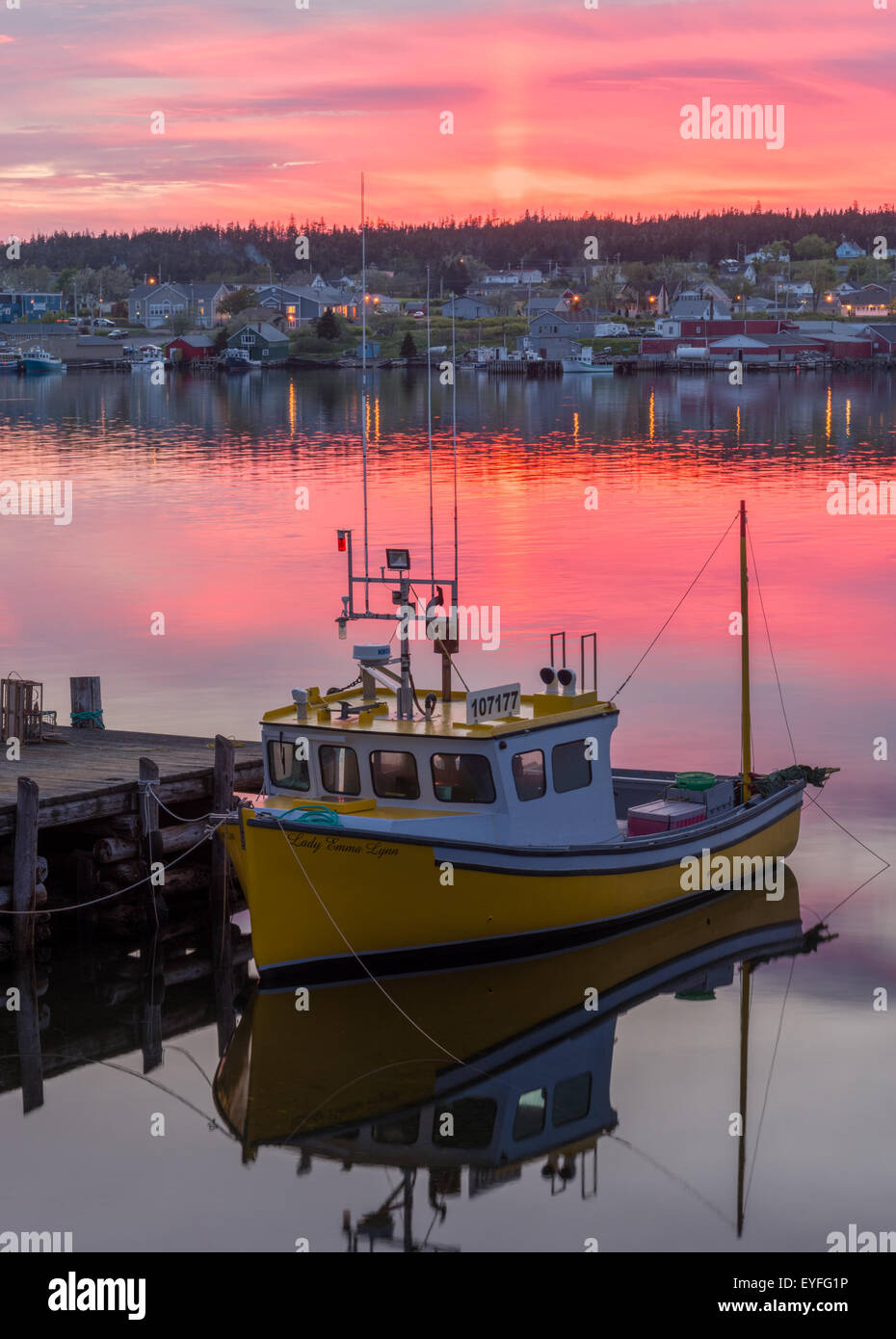 Red sky over Louisbourg harbor at sunset, Louisbourg, Nova Scotia, Canada - Stock Image