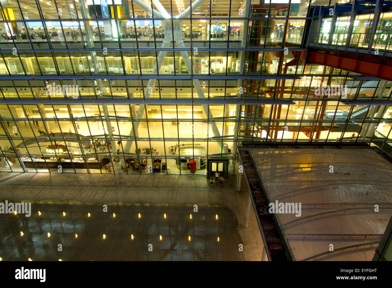 Heathrow Airport - Terminal 5 Editorial Image - Image of cartier,  architecture: 73813820