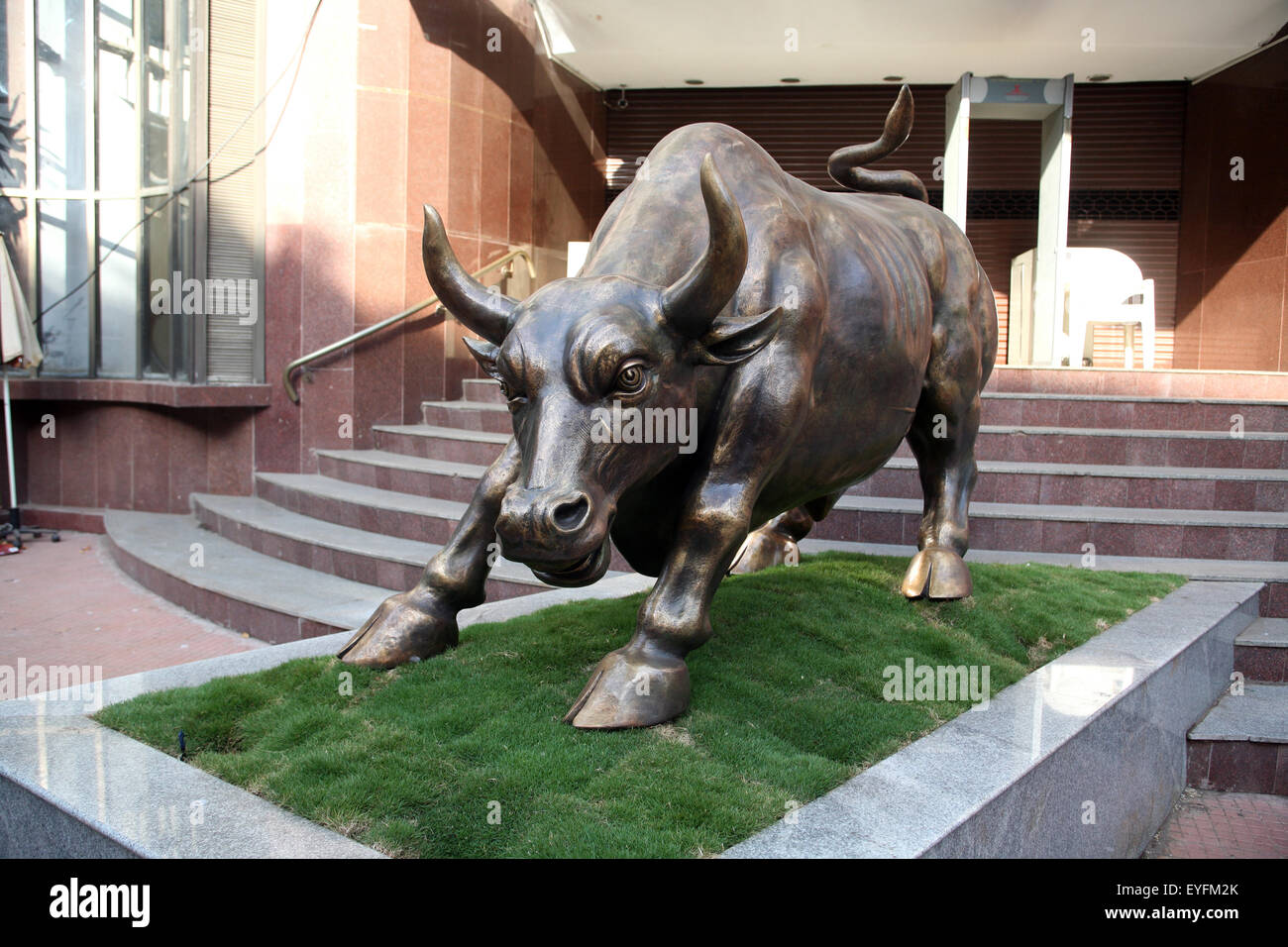 Bull,India,Bombay Stock Exchange Stock Photo - Alamy