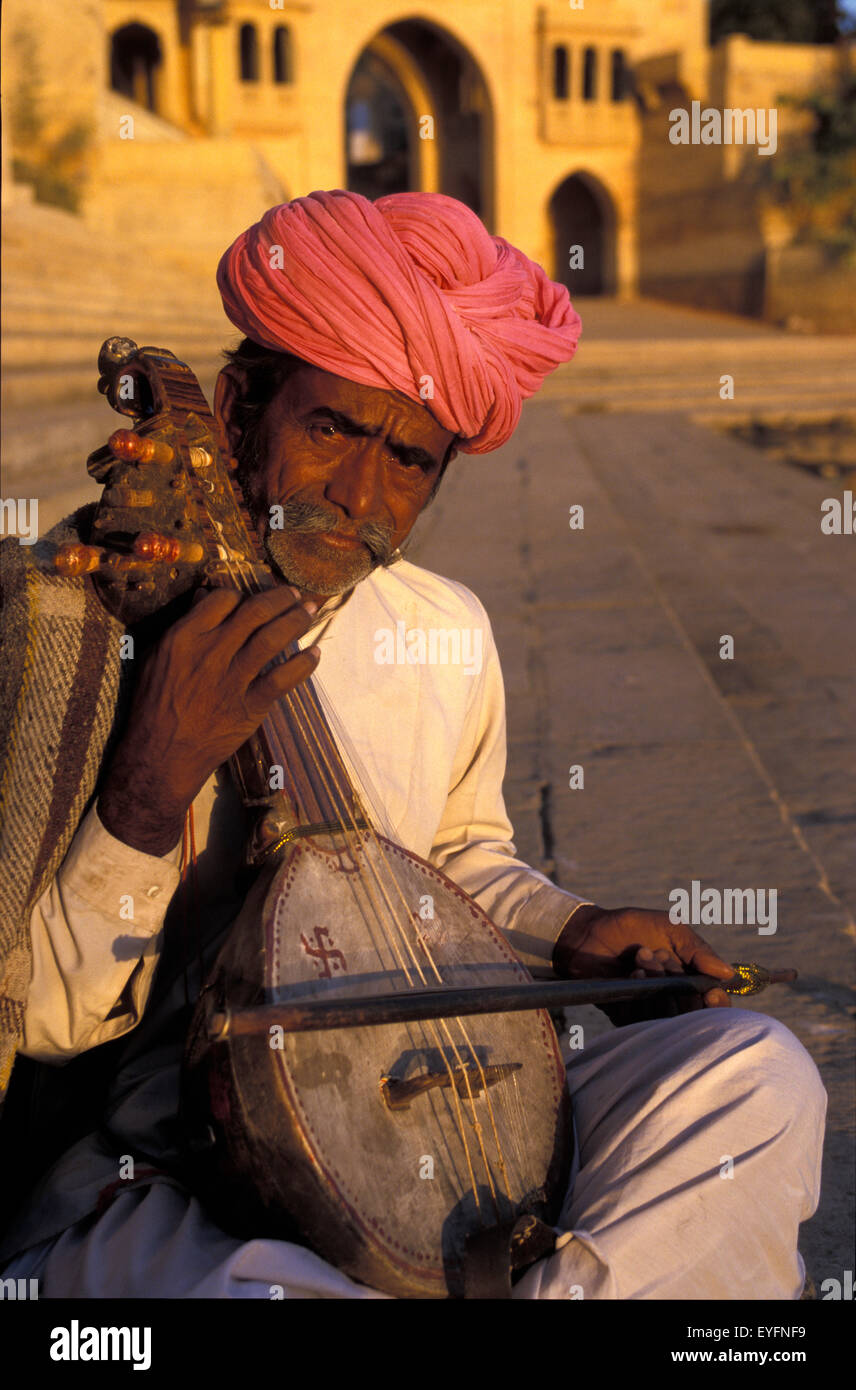 Musician playing traditional stringed instrument, Gadi Sagar Tank; Jaisalmer, India Stock Photo