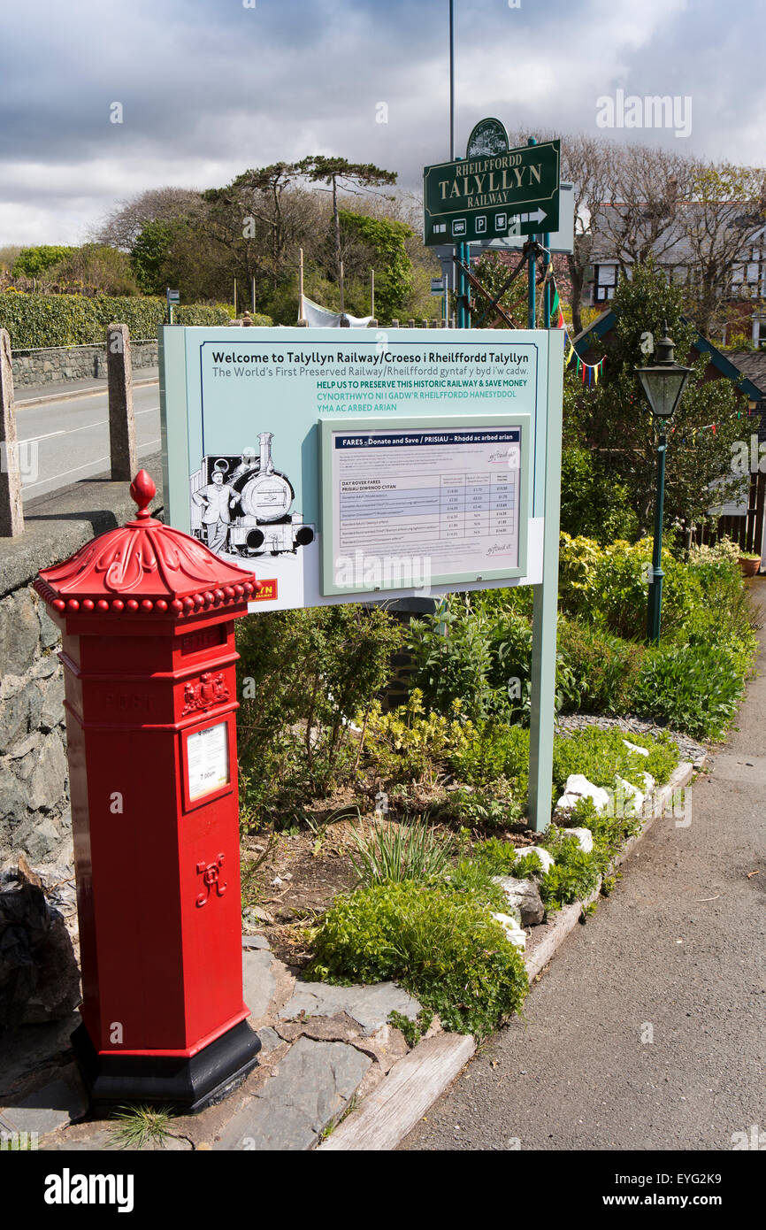 UK, Wales, Gwynedd, Towyn Victorian Penfold pillar box Tal-y-Llyn Railway, Tywyn Wharf Station Stock Photo