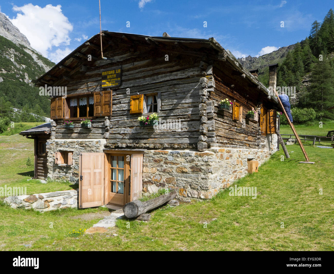 Italy Lombardy Stelvio National Park Central Alps Zebrù Valley La Baita Restaurant 1980m repairing the roof Stock Photo