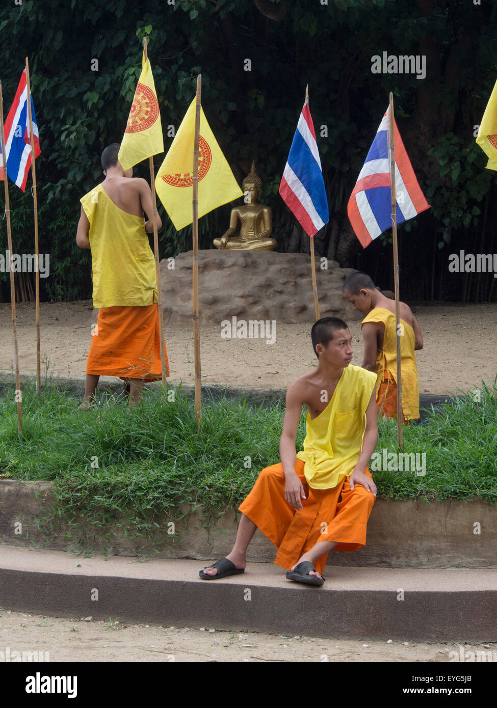 Young Buddhist monks cleaning a temple in Chiang Mai, Thailand Stock Photo