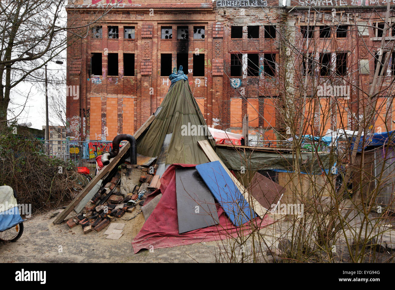 Berlin, Germany, tent village Teepee country on the River Spree in Berlin- Mitte Stock Photo - Alamy