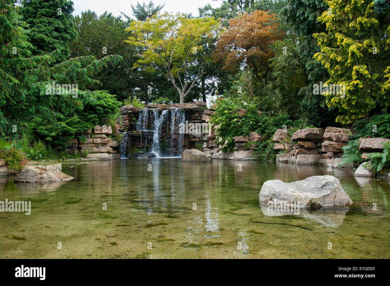 Fountain waterfall water feature england hi-res stock photography and ...