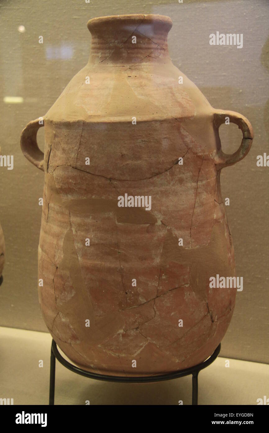 A storage jar from the First Temple period 7th-6th centuries BC, Jerusalem, on display at the Hecht Museum, the University of Haifa Stock Photo