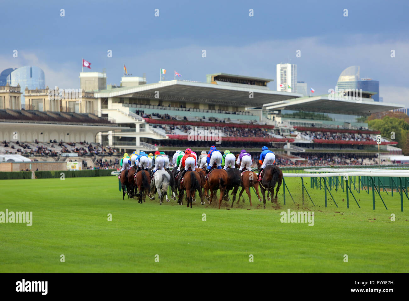 Longchamp france discount horse racing