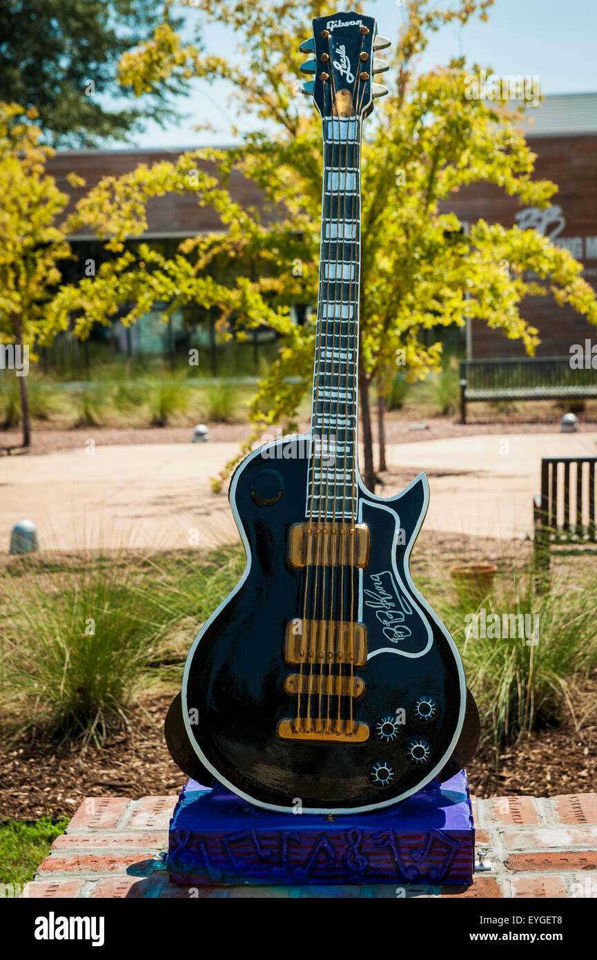 USA, Mississippi, Guitar outside BB King Museum; Indianola Stock Photo
