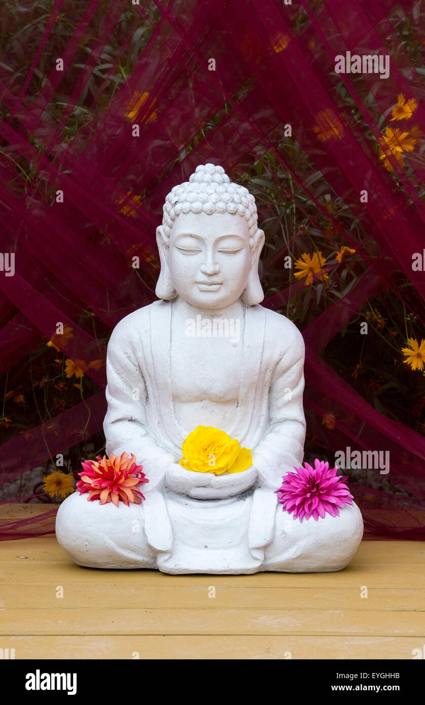 Uk garden buddha hires stock photography and images Alamy