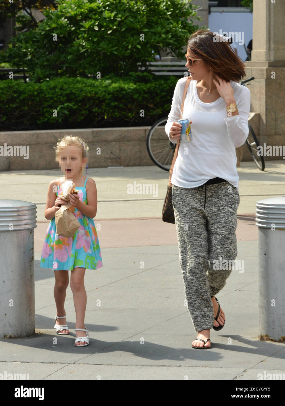 Bethenny Frankel and Bryn out in TriBeCa Featuring: Bethenny Frankel, Bryn  Hoppy Where: Manhattan, New York, United States When: 28 May 2015 C Stock  Photo - Alamy