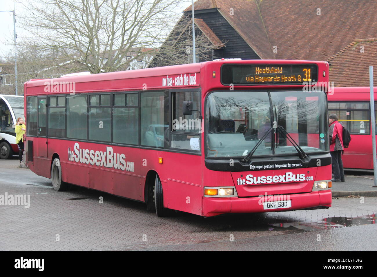 A SUSSEXBUS.COM DENNIS DART BUS WITH PLAXTON POINTER BODY IN UCKFIELD ON ROUTE 31 Stock Photo