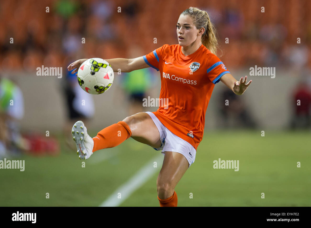 Houston, Texas, USA. 29th July, 2015. Houston Dash forward Kealia Ohai (7) controls the ball during the 2nd half of an NWSL game between the Houston Dash and FC Kansas City at BBVA Compass Stadium in Houston, TX on July 29th, 2015. The Dash won 3-2. Credit:  Trask Smith/ZUMA Wire/Alamy Live News Stock Photo