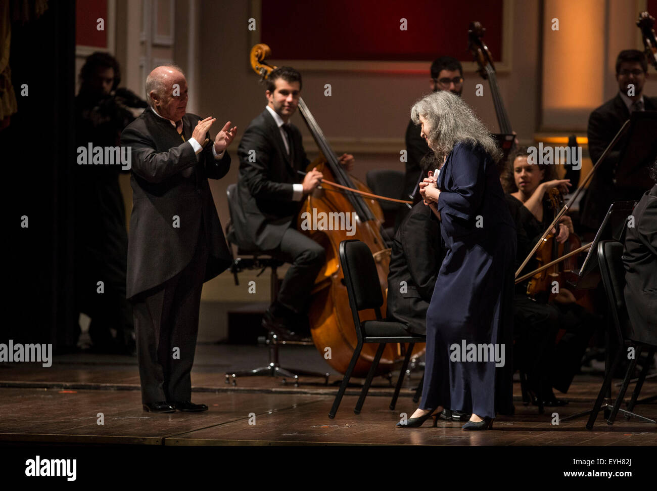 Buenos Aires, Argentina. 29th July, 2015. Argentinean pianist Martha Argerich (R) responds to the applause from Daniel Barenboim (L), Argentinean Musician and orchestra conductor, during a concert held with the West-Eastern Divan Orchestra at the Colon Theater, in Buenos Aires, capital of Argentina, July 29, 2015. © Martin Zabala/Xinhua/Alamy Live News Stock Photo