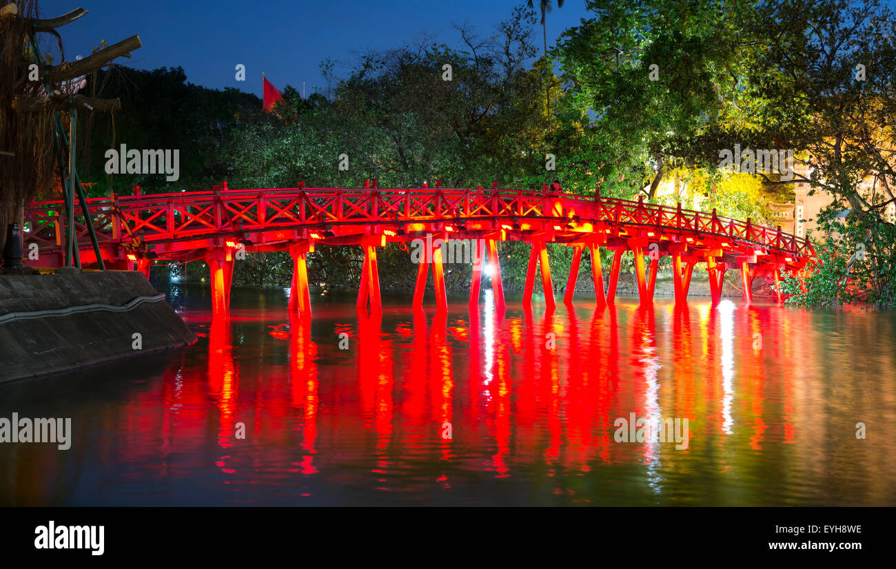 The Huc Bridge at night, Hoan Kiem Lake, Hanoi, Vietnam. Stock Photo