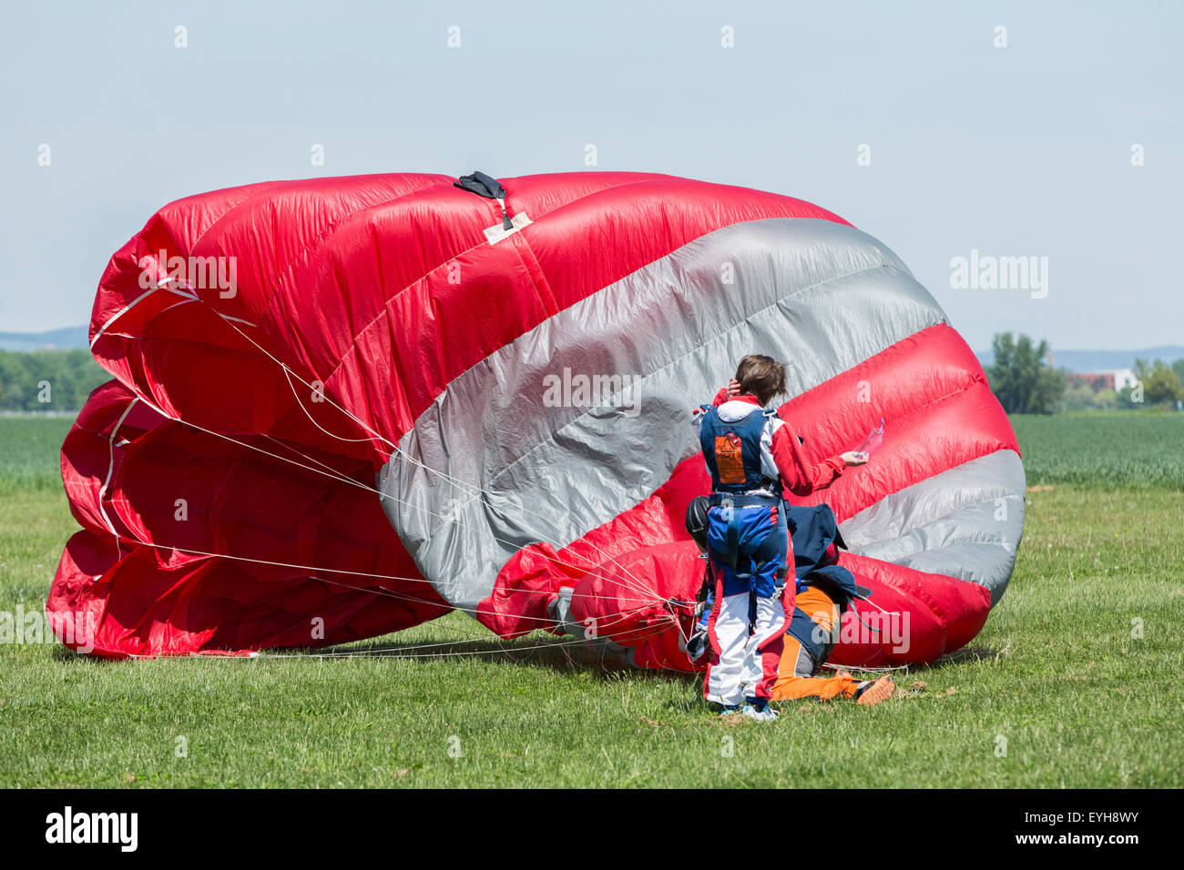 Parachute Landing Fall High Resolution Stock Photography and Images Alamy