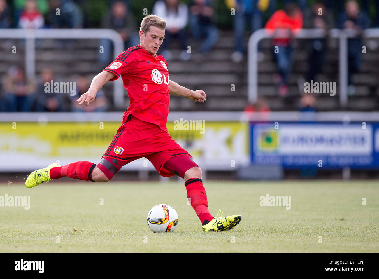 Leverkusen's Lars Bender in action during the soccer friendly match between Bayer 04 Leverkusen and UD Levante in Bergisch Gladbach, Germany, 29 July 2015. Photo: MARIUS BECKER/dpa Stock Photo