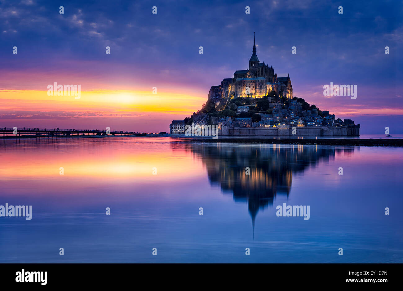 Le Mont-Saint-Michel in the twilight Stock Photo