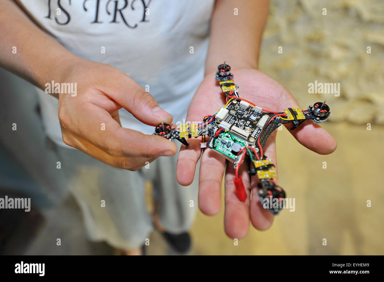 Changchun, China's Jilin Province. 30th July, 2015. Gao Hua shows an automatic-tracking drone at the Baidu Pioneer Park in Changchun, capital of northeast China's Jilin Province, July 30, 2015. Graduated from Jilin University, Gao Hua and Hou Xiaoye are both enthusiasts in science and technology. Getting bored with average work, they founded their geek studio which undertakes innovation of gadgets such as 3D printers, drones and wearable virtual reality headsets that they believe can change people's everyday life. © Zhang Nan/Xinhua/Alamy Live News Stock Photo