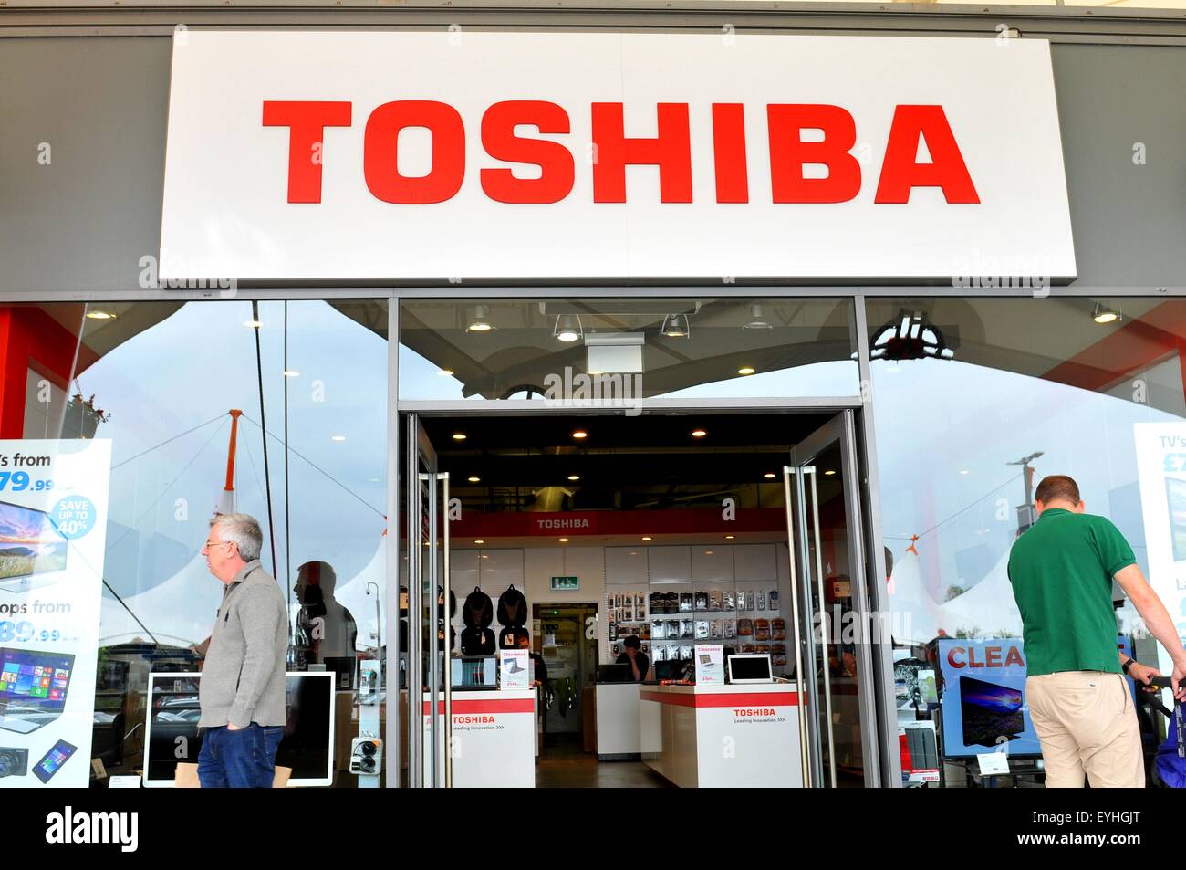 Toshiba shop hi-res stock photography and images - Alamy