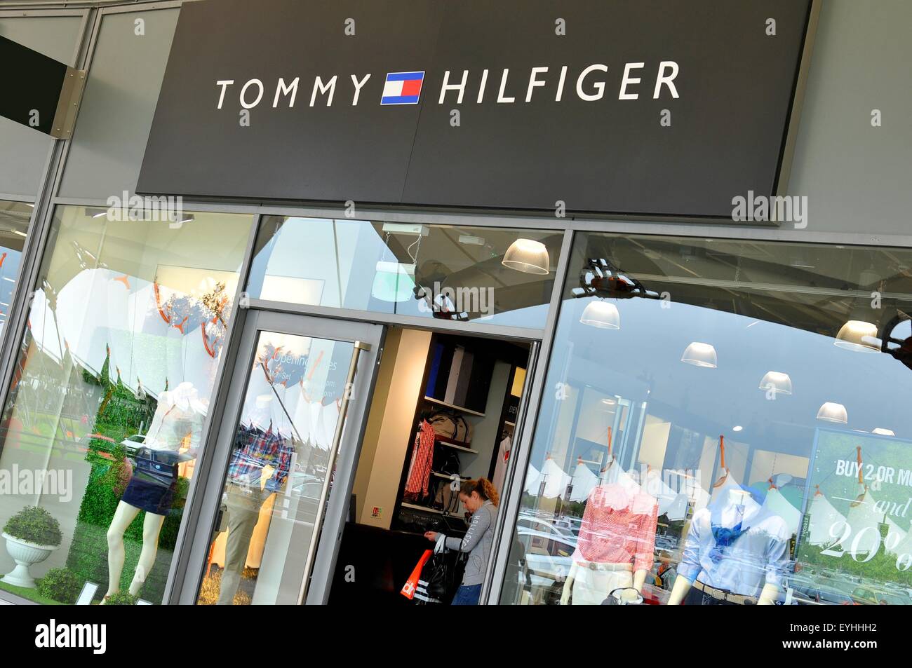 arabisk dejligt at møde dig køber Tommy Hilfiger Shop High Resolution Stock Photography and Images - Alamy