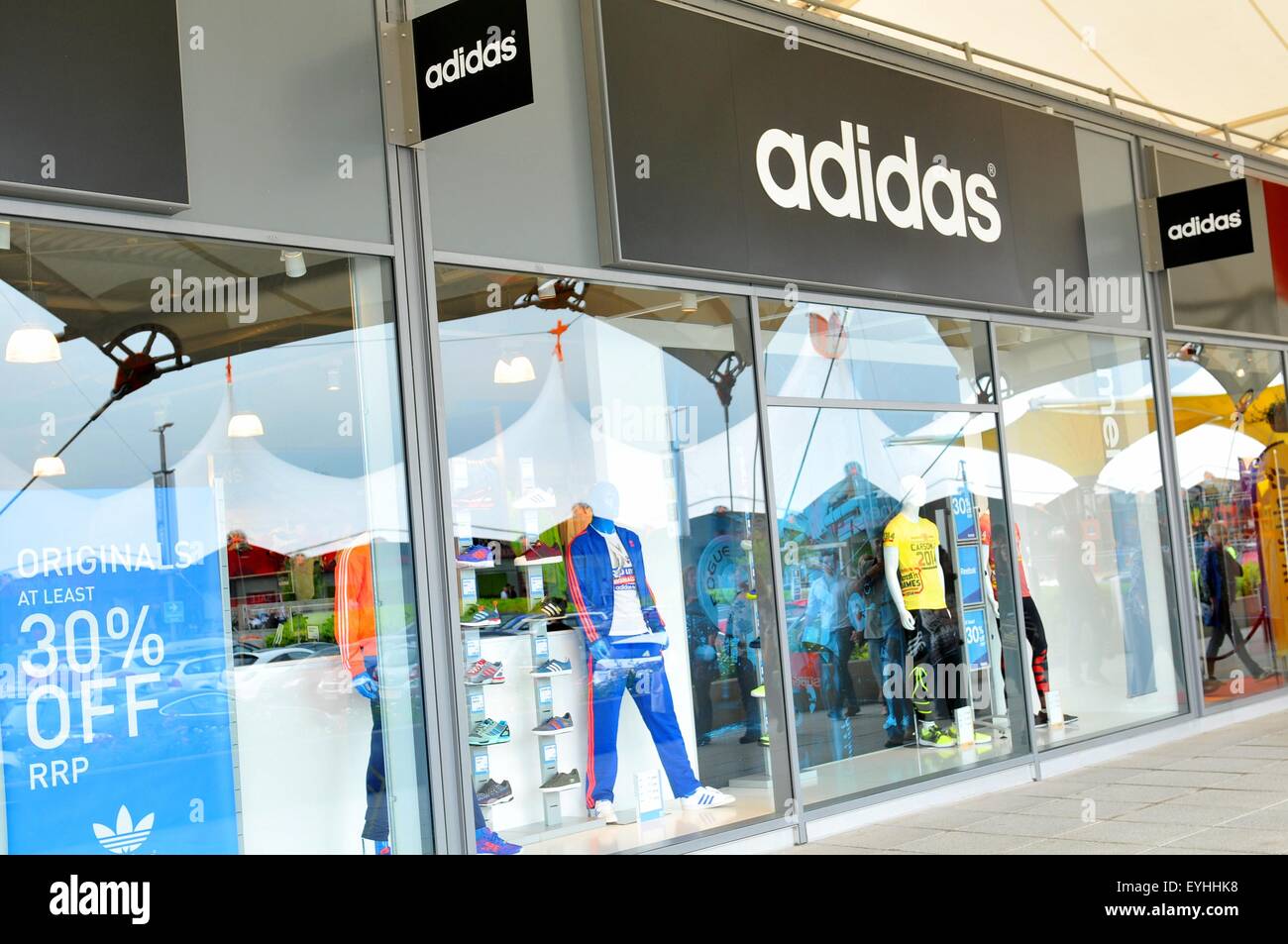 Adidas store uk hi-res stock photography and images - Alamy
