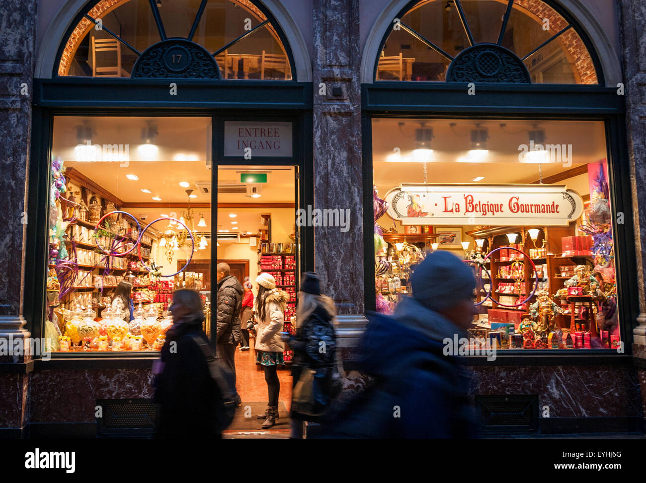 Chocolate shop in Grande Place, Brussels Stock Photo Alamy