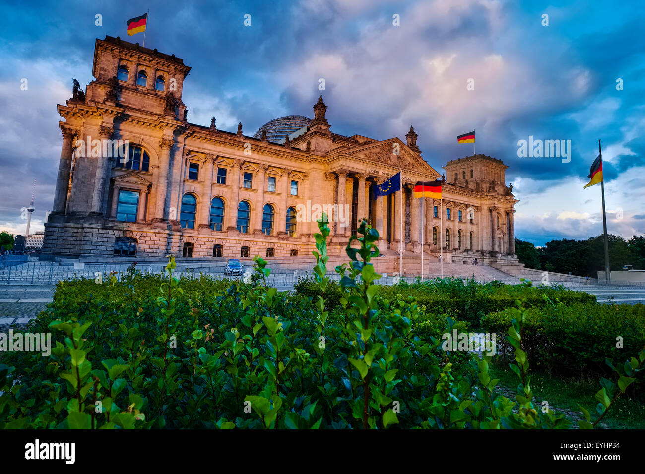 Reichstag and cloud atmosphere hires stock photography and images Alamy