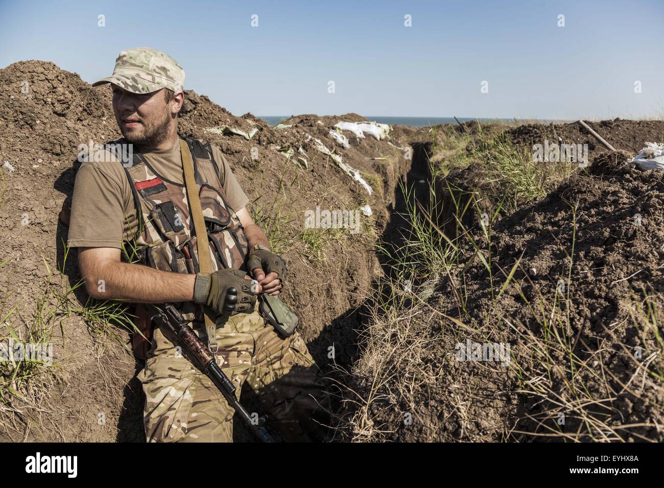 shyrokyne-donetsk-oblast-ukraine-23rd-july-2015-soldier-of-the-donbass-EYHX8A.jpg